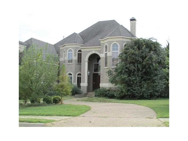 Gorgeous home nestled in a great subdivision. Wonderful open floor plan with spacious rooms. Beautiful fireplace in the living room and wood deck in the back. The buyer & agent must register and submit offers at http://www.hudsonandmarshall.com/MyAccount/Register. Contact agent for info. Auction results may take up to 7 calendar days after auction closes. $2000 buyer premium paid @ closing. ONLINE EVENT BEGINS 10/16/15 – 10/20/15.