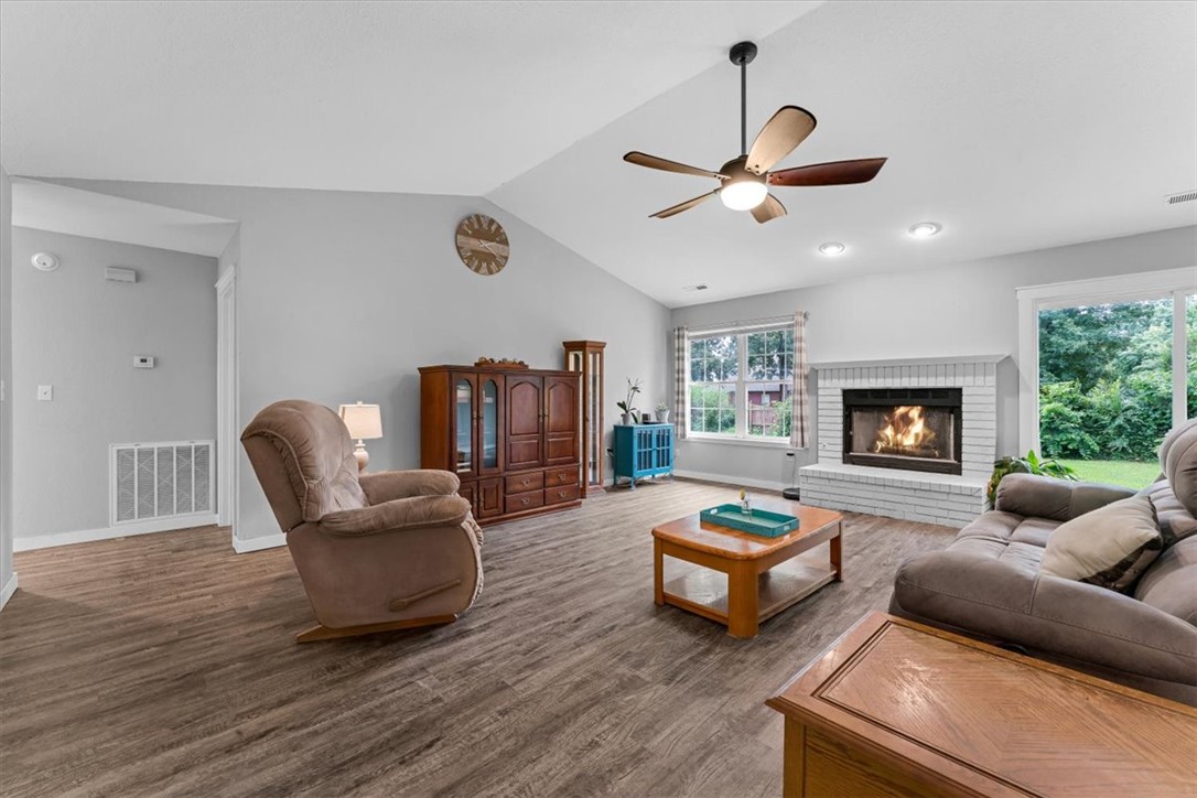 Eagles Nest I Gentry - Residential