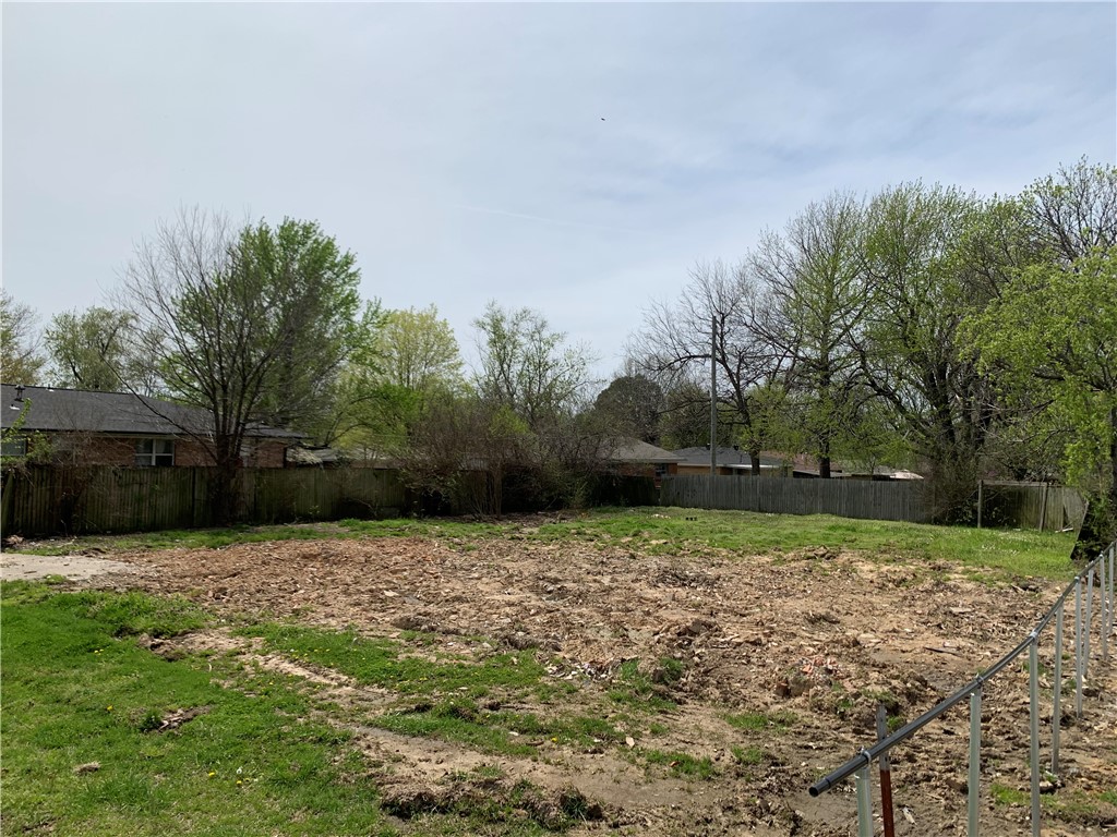 Commercial lot close to downtown Springdale, tons of opportunities to start or grow your business not only in Springdale, but close to downtown. C2 Zoning.