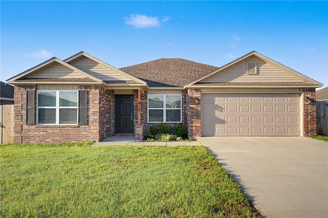 This Beautiful Siloam Springs home is a MUST SEE!! 4 bedrooms and 2 full baths with 1500 square feet of living space! Some of the features include neutral color paint throughout, Wall to wall luxury wood vinyl flooring, stainless steel appliances, hard surface countertops and lots of storage. The primary bedroom features an en suite bathroom with a walk-in closet. This home is ready for a new family to call home. Schedule a showing soon!