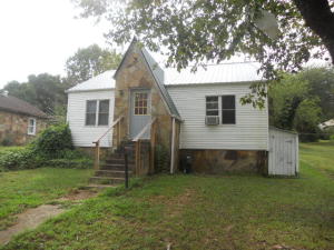 Property will be offered @ Auction on October 20, 2016 @ 10 AM.  Auction will be held at 300 South Main, Harrison, AR.  3BR 1BA home currently rented for $450/month. Terms are 10% down day of the Auction and close no later than November 21, 2016.  Property sells :AS IS''.