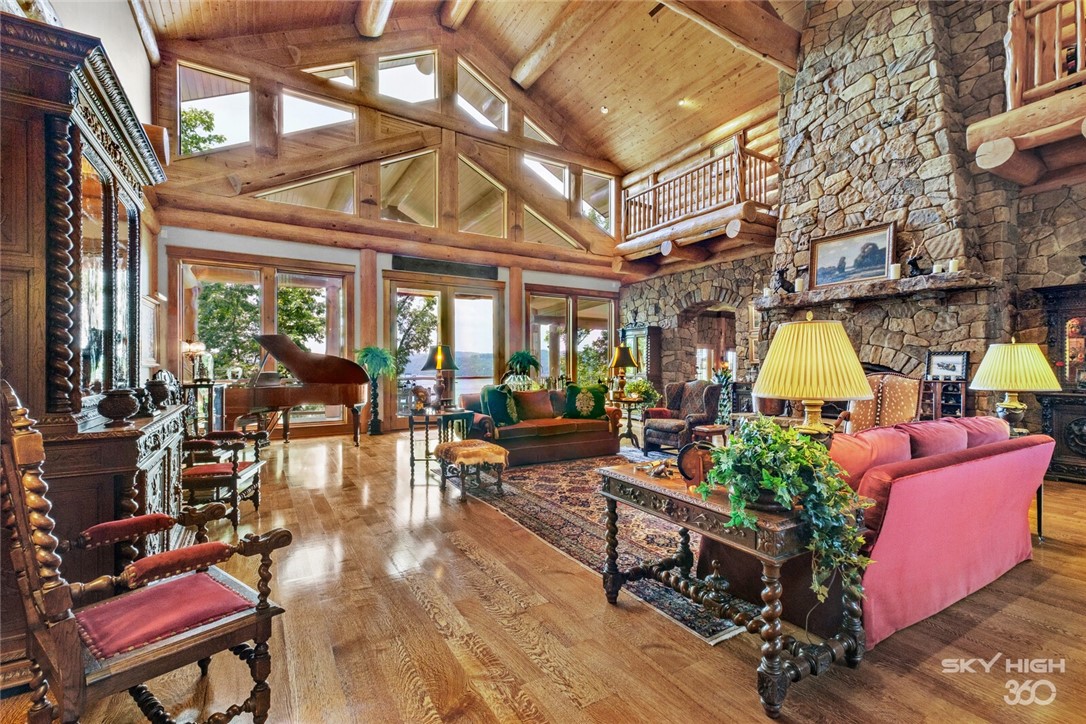 Point Mirage - Residential