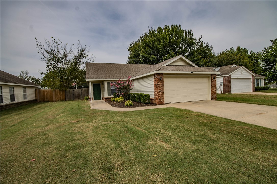 Ready to move in 3 bedroom home with new flooring! Quick access to HWY 102 and the WM Home office! Home features: eat-in-kitchen, high ceilings, fenced yard and 2 car garage.