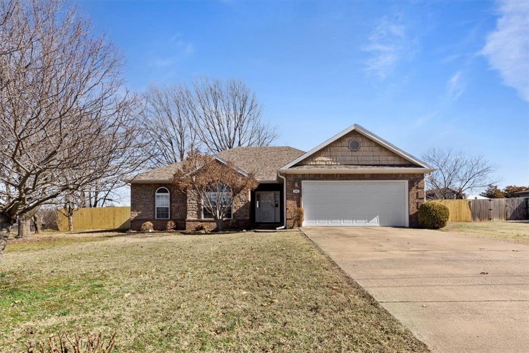 Perfect rental just minutes from everything Downtown Bentonville has to offer. Walk to Orchards Park, Crystal Bridges, the Amazeum, public swimming pool and Schools. Or hop on the trail for just short bike ride to 8th St Market and the Momentary. Backing up to WJHS practice fields to the Northeast and Orchards soccer fields to the North. Large living room with vaulted ceilings. Spacious kitchen with plenty of cabinet space. Covered patio and fenced yard on a dead end street right in the heart of everything. Utilites included with rent are gas, electric, water/sewer.  Refrigerator and washer/dryer included.