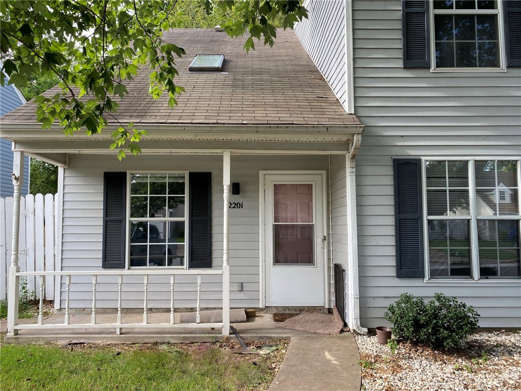 Cute updated 3 bedroom, 2 bath home with an open floor plan, tall ceilings, eat-in kitchen with brand new granite counters, large walk-in closets, patio with a fenced-in backyard, and much more! Close to Fayetteville and Johnson and easy access to I-49.