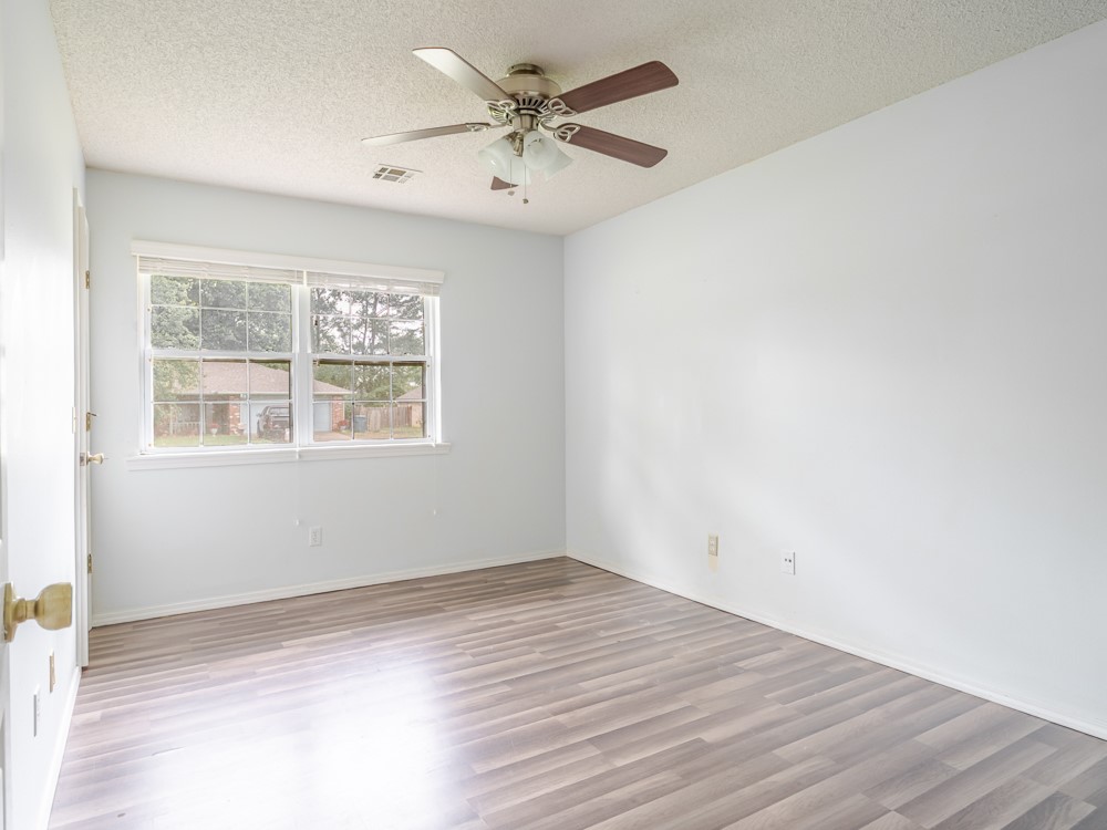 Whispering Timbers Ph 6 Rogers - Residential Lease