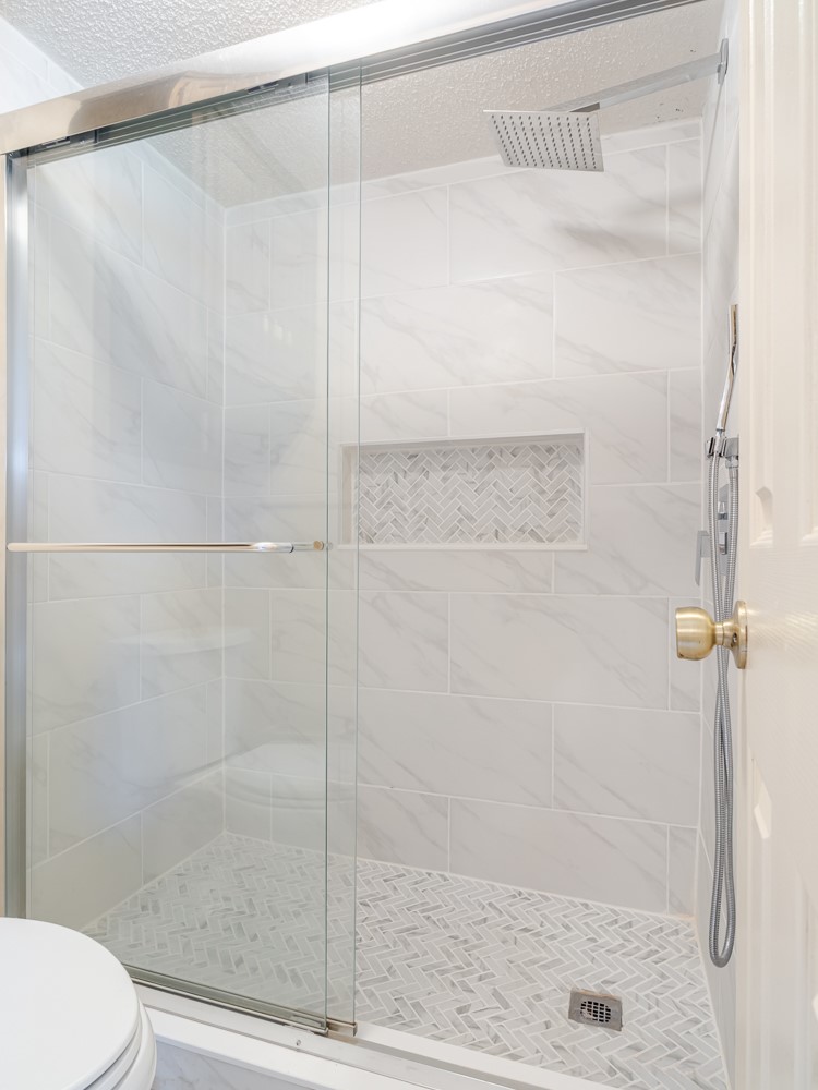 Whispering Timbers Ph 6 Rogers - Residential Lease