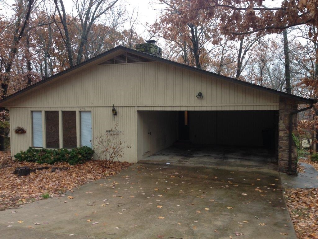 3 bedroom, 2 bath, 1860SF - Close to Hwy 71 and Riordan. Complex with swimming, golfing, exercise room and dining facilities.