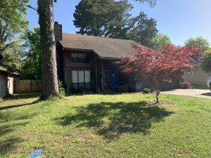 Beautiful 3 bedroom/ 2 full bath home looking for new family. Nice back yard for the kiddos. Come view it today!!