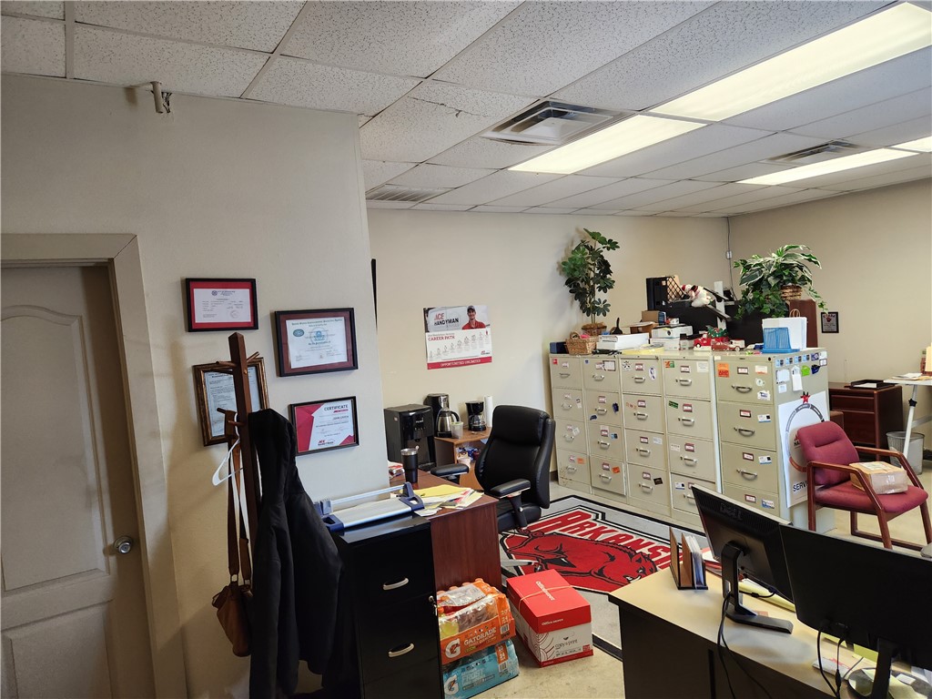 Kc Sub Ph I - Commercial Lease
