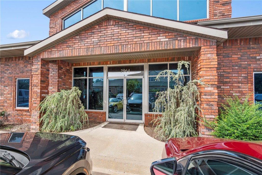 Searching for the perfect office space to conduct your business? This +/- 157 SF single-room office could
be just what you need! Conveniently located just 1 mile from I-49 (105,000 VPD) off W Huntsville Ave,
which sees around 23,000 VPD, this office space offers both visibility and accessibility. Located on the
first floor, this compact office is situated inside suite C in the back corner of the building, featuring a
shared storage closet for additional convenience, common reception and waiting area for welcoming
clients, access to 2 shared restrooms and a breakroom. This office building also offers ample parking for
you and your visitors, and a gross lease structure with tenant responsible for internet and phone. Cox
Fiber is available for around $60/mo. This office space is a great fit for professionals seeking an
affordable, accessible workspace with easy access to everything Springdale has to offer.