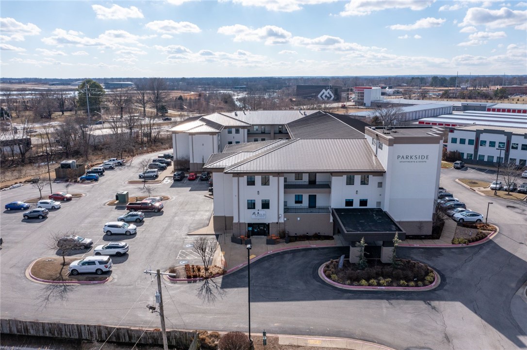 Retail/Office space with open floor plan.  Base Rent is $1,200/month, $3.00/SF CAM and $100/month for internet service.