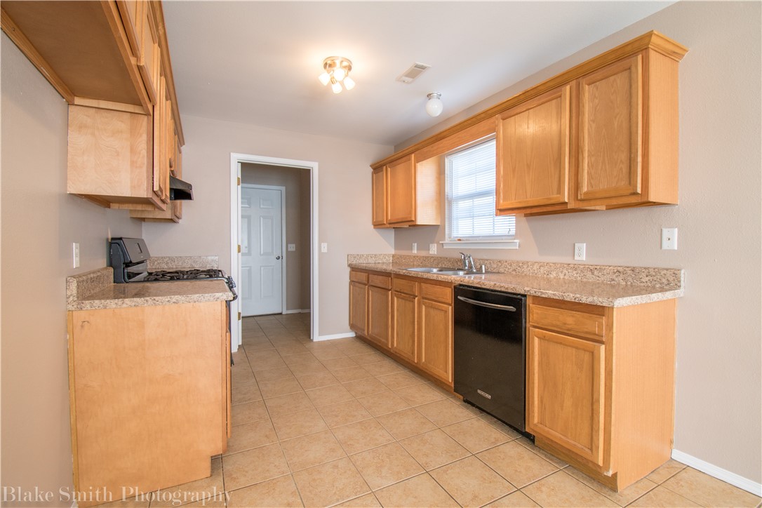 EAGLE CREST ESTATES-BENTONVILLE - Residential Lease
