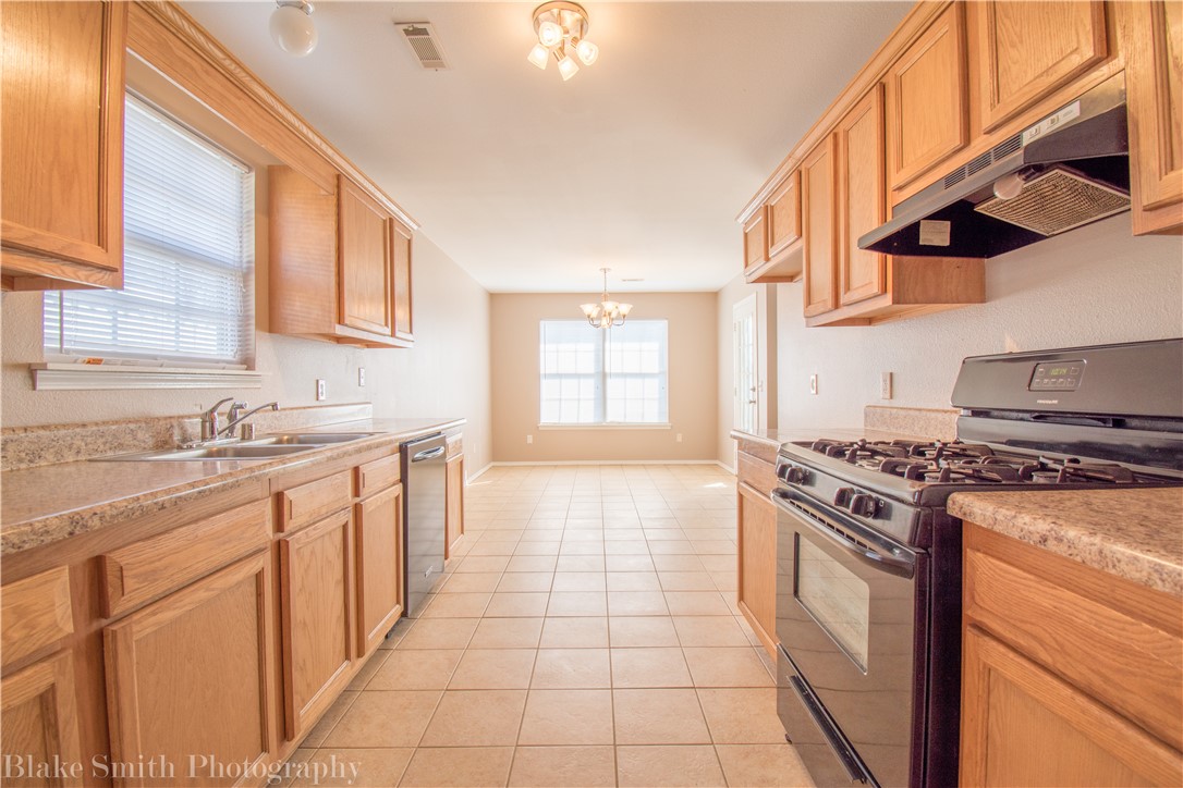 EAGLE CREST ESTATES-BENTONVILLE - Residential Lease