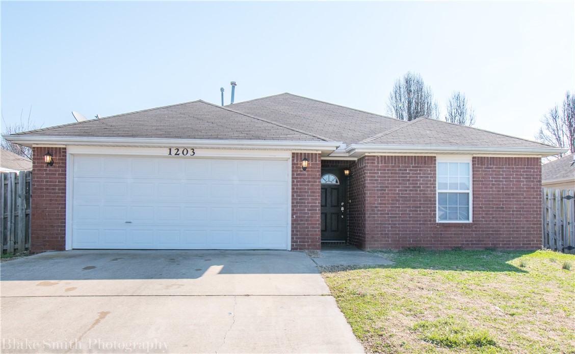 EAGLE CREST ESTATES-BENTONVILLE - Residential Lease