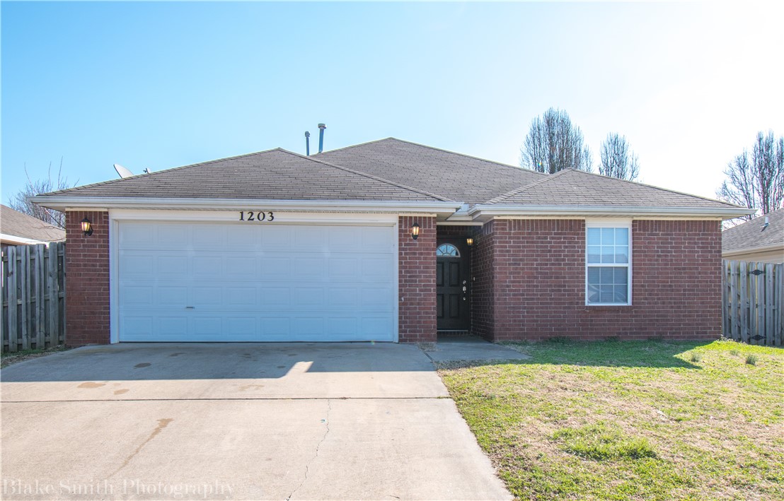 EAGLE CREST ESTATES-BENTONVILLE - Residential Lease