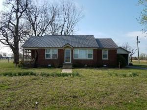 Exquisite southern charm is found in every corner of this quaint home. Large Pecan and Oak trees surround the 1.7 acres. Inside you'll find the original hardwood floors still in immaculate shape! Just minutes outside of Dardanelle but with the peace and quiet of being far away. At under 100k you need to take a look at this one before its to late!
