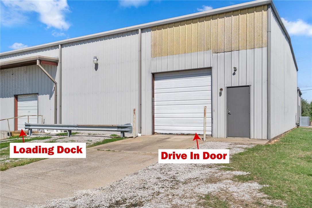 Fully Air-Conditioned Flex Space for lease in Rogers, AR! This is the perfect space to expand your business with this turnkey +/- 5,000 SF flex space. Featuring 85% warehouse and 15% office space, this fully air-conditioned property includes fresh paint, new flooring, and new trim. This space also features a grade-level overhead door and loading dock for easy access. Centrally located near the intersection of 71B and Pleasant Grove Rd, which sees around 9,200 VPD. If you're a business seeking a versatile and conveniently located space, this is for you! Don't miss out on this excellent opportunity!