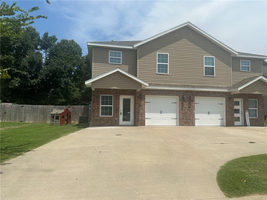 3 Bed 2 bath with amenities like granite, wood flooring and great finishes. Lawncare included