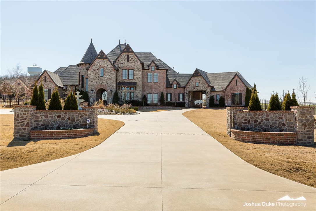 Magnificent two level European style Estate on 2 acres in Bridgewater. Beautiful details and spacious living in one of Fayetteville’s finest homes. This outstanding 6309 square foot Manor features a circular drive with 5 garages, 2 fireplaces, 4 bedrooms, 5.5 baths, gourmet kitchen, wet bar, exercise room, heated saltwater pool, family inspired outdoor kitchen, landscaping and many more amenities!