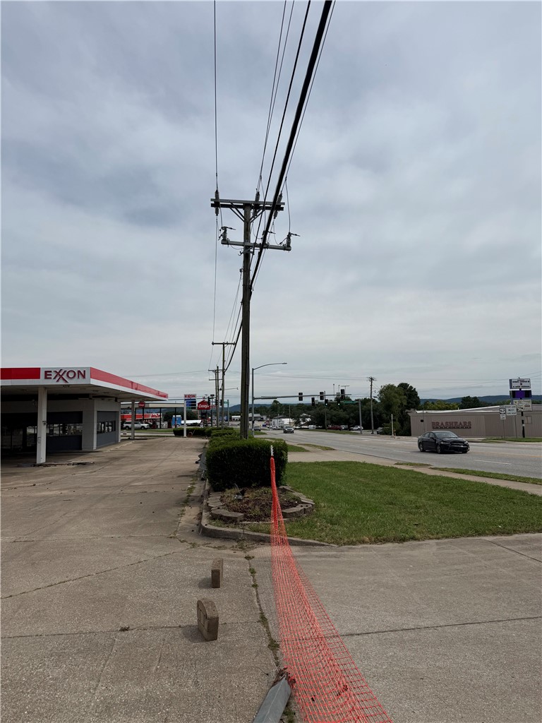 Most recently used as an Exxon and Carwash the gas tanks have been removed and the property can be subdivided into two business opportunities. Located at one of the busiest intersections in Berryville with roads leading to Schools, Tyson, Walmart, and the square this is a prime commercial location.