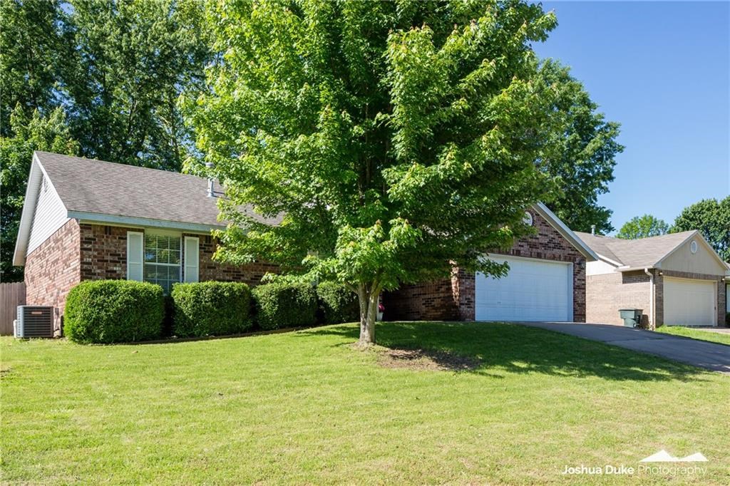 Great 3 bed, 2 bath, all brick home in convenient location!  Home features granite counter tops, subways tile back splash, new appliances, wood look flooring, and so much more! No pets allowed.