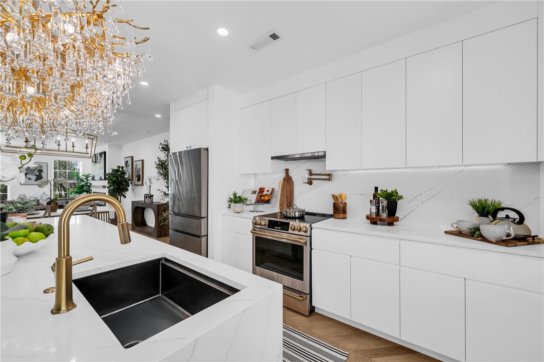 OAK ONE TOWNHOMES HORZ PROP REGIME-BENTO - Residential