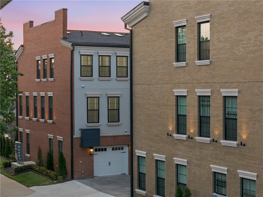 OAK ONE TOWNHOMES HORZ PROP REGIME-BENTO - Residential
