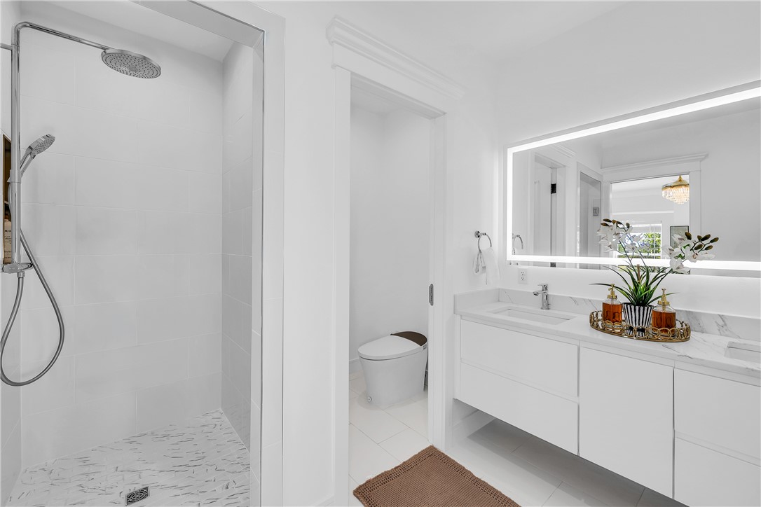 OAK ONE TOWNHOMES HORZ PROP REGIME-BENTO - Residential