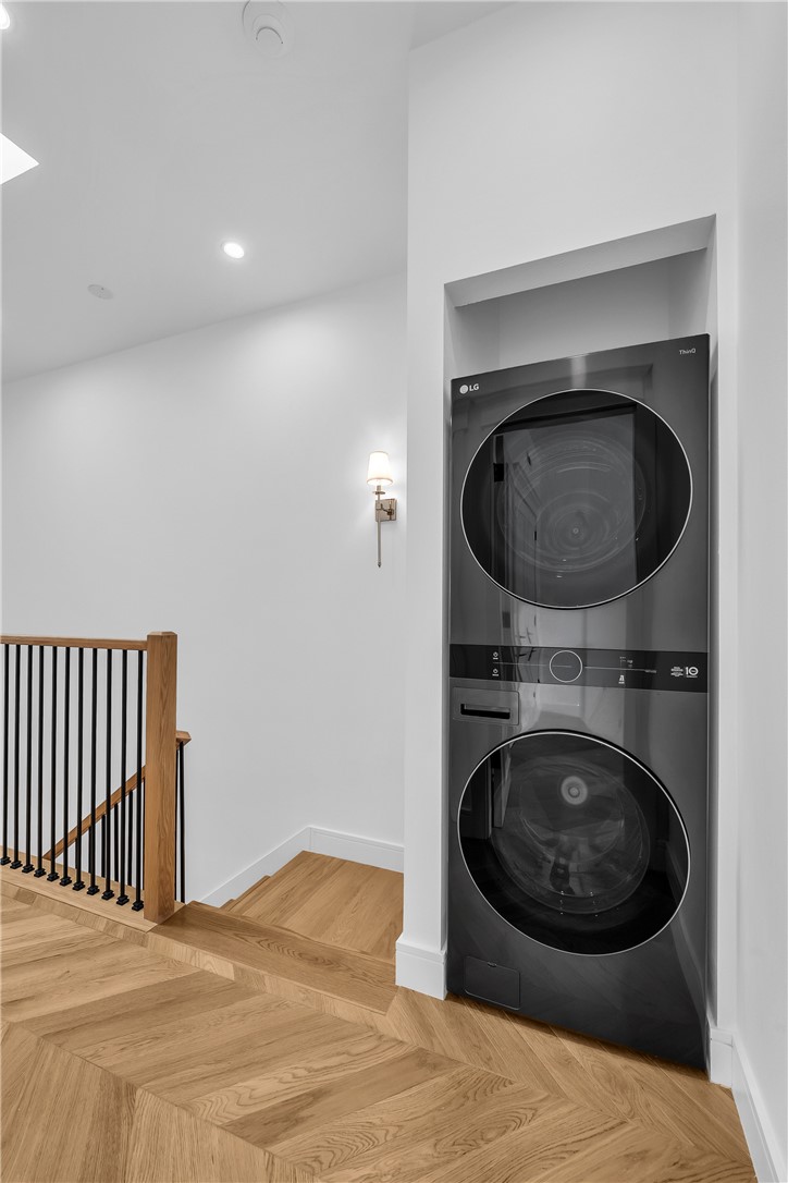 OAK ONE TOWNHOMES HORZ PROP REGIME-BENTO - Residential