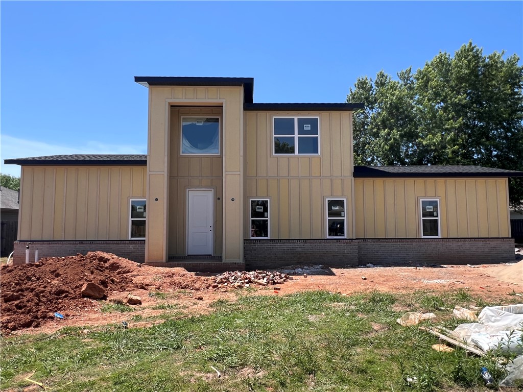 Stunning new construction on a wide 0.20-acre EAST facing lot offering approx. 2,050 sqft with 3 beds and 2.5 baths. Rare side-entry 2-car insulated garage—the only one in the neighborhood. An 8-ft front door opens to a dramatic 20-ft entry and bright open-concept layout. Main level features 30 mil LVP flooring, electric fireplace, and a chef’s kitchen with ceiling-height custom cabinets, walk-in pantry, built-in oven/microwave, gas range with vent hood, and an 8-ft quartz island. Sliding doors lead to a covered patio with gas hookup plus side and backyard space. Primary suite on main level with high ceilings, walk-in shower with shower panel, and generous closets. Upstairs offers 2 bedrooms, full bath with double vanity and tiled surround, open flex space, built-in desk, attic access, and extra storage. Up to $7000 in buyer incentives available, including $3,500 seller concession & $3,500 preferred lender credit for qualified buyers.