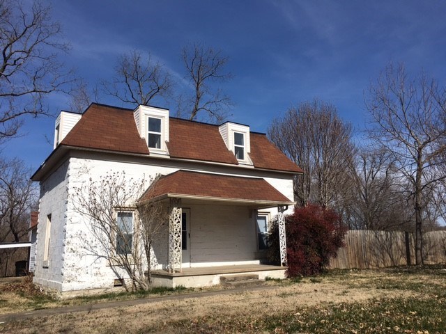 ATTENTION INVESTORS!! Have your own piece of the new and exciting downtown Rogers. This mid-century charmer is in walking/biking distance to the new "Bike Rail" Park and short distance to Lake Atalanta. Sits on over 1/2 acre and close to everything. Freshly painted on the exterior. Garage/workshop is oversize and ready for your next project.Call this piece of history HOME. Home is sold "as-is".