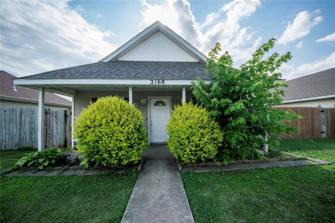 3 bedroom 2 bath, beautiful home to start being a home owner! Must see! Roof in 2014, fresh paint. Drapes do not convey.