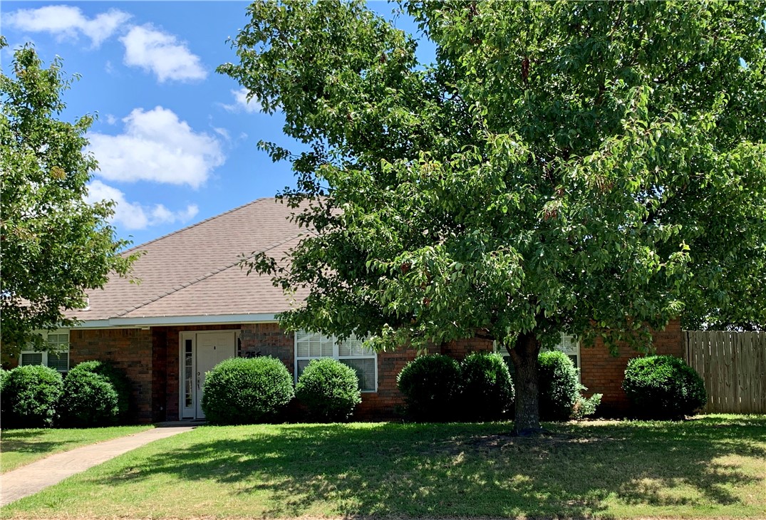 Nice 4 bedroom, 2 bath home on a corner lot in west Fayetteville.