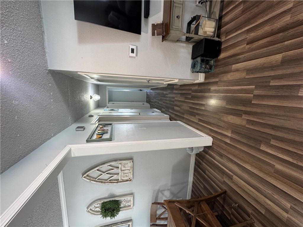 Pine Crest Hill - Residential