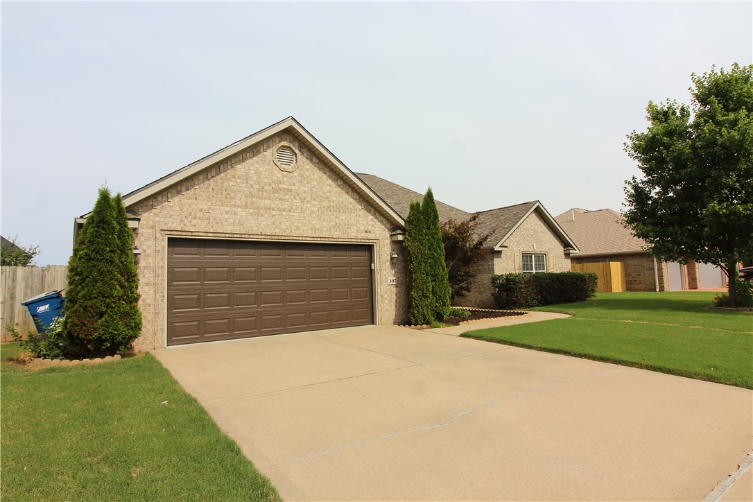 A cozy 4 bedroom, 2 bath, 2 car garage home on East side of town. Wood floor through out + bedrooms. SS appliances, split floor plan, gas fireplace, Large primary bath with stand up shower and jacuzzi. Large fenced back yard for privacy. 1 pet negotiable with increased deposit.