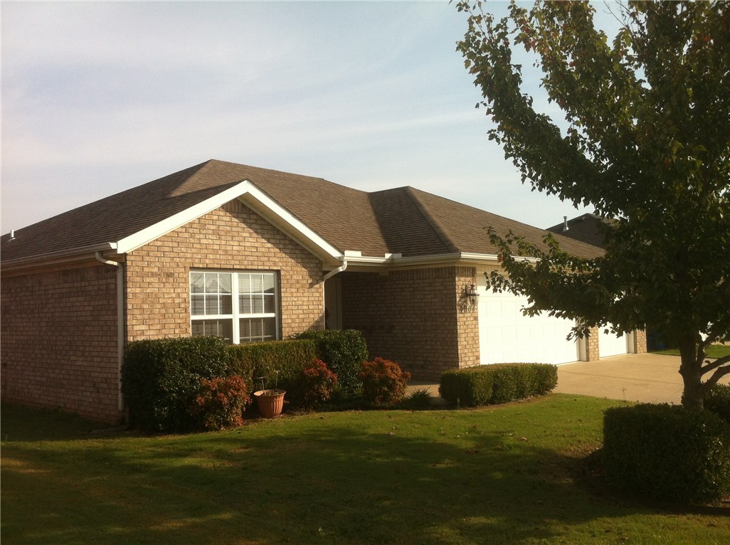 Great home conveniently located in Bentonville and close to everything!  3 Bed 2 bath split floor plan with large master walk-in closet. Large living area with eat-in kitchen. Refrigerator conveys with home. Huge attached 3 car garage.  Great personal home or investment property!  Call for an appointment today!