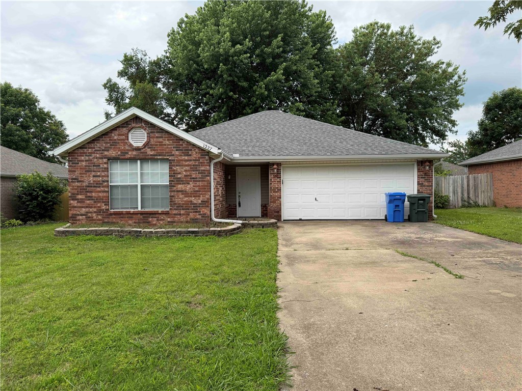 Charming 3-Bedroom, 2-Bathroom Home in the heart of Fayetteville nestled in the desirable and quiet Magnolia Crossing subdivision. Fayetteville School district. 
Quick access to Interstate 49 and MLK Jr. Boulevard and located less than three miles from the University of Arkansas, making it a quick five-to-ten-minute drive or a convenient bike ride to campus. 

1 year lease minimum. 620 credit score minimum and 3x rent income required. Tenant responsible for utilities. Pets negotiable.

Nature lovers will appreciate being just minutes from beautiful outdoor spaces like Holland Park, Charles J. Finger Park, Kessler Mountain Regional Park, and the expansive Razorback Regional Greenway trail system. Additionally, you are just around the corner from a variety of local dining favorites, coffee shops, and convenient retail staples.
