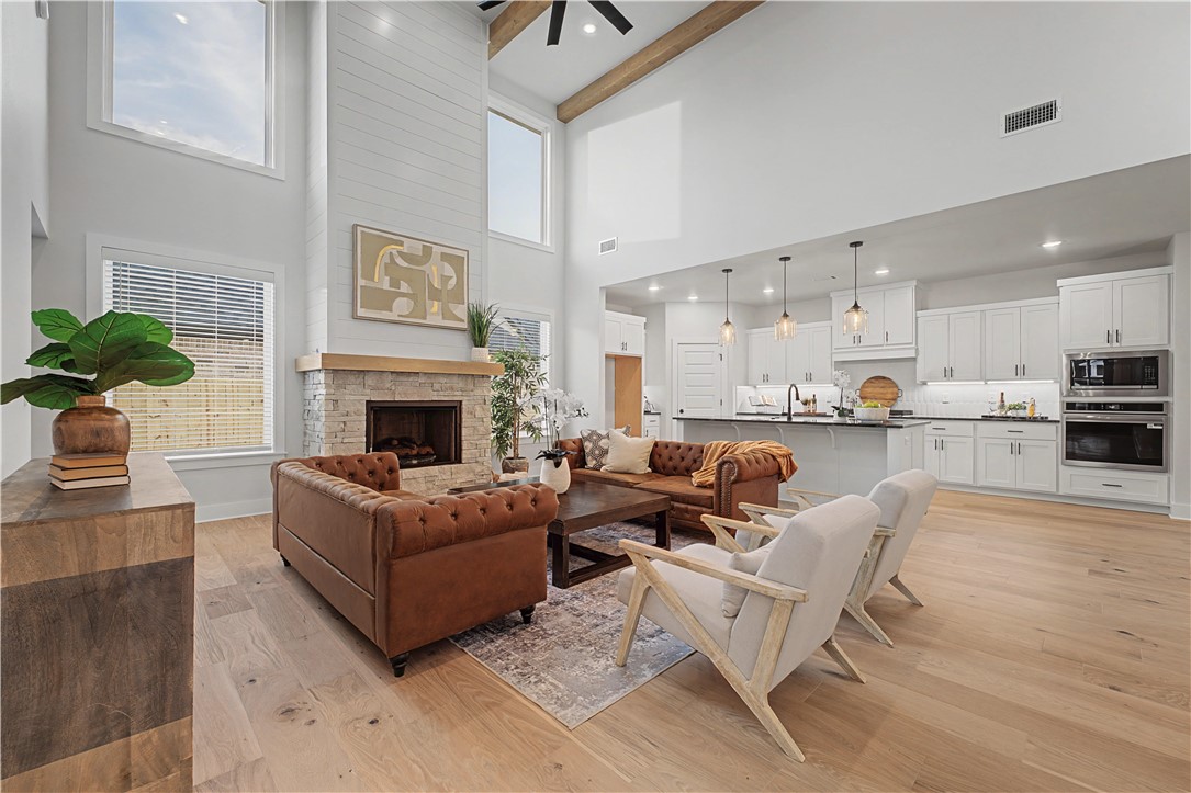 ARLINGTON SUB PH 2-PEA RIDGE - Residential