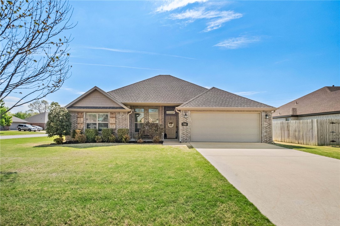 Create your new home here in the heart of Siloam Springs, AR, a great community to raise your family and enjoy all NWA has to offer! This is a property offering a beautiful homestead for your family, 4/2, vaulted ceilings on a corner lot! Enjoy the outside with your own quiet space, a lovely yard to enjoy all year round, play outside or walk the neighborhood, cultivate family/entertainment! This is a turnkey ready opportunity, close to schools, medical, parks, you name it! If you need a centralized location between OK and AR or outskirts of Fayetteville/Springdale this is a great option (45 min from Fayetteville, 20 min to Springdale, within an hour of Bentonville) * Come visit today! Vaulted ceiling add a lot of characteristics to this home also!