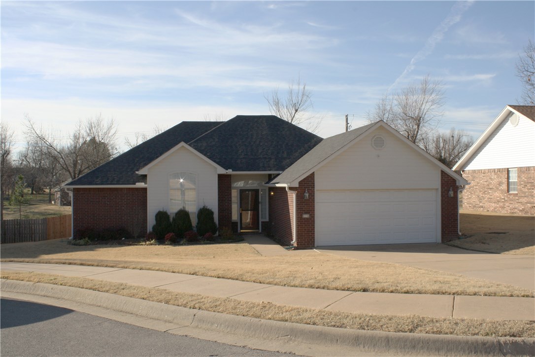 Lovely brick 4 bedroom, 2 full bath single family home in a great location in West Springdale. Split floor plan. Kitchen overlooks eat-in area and large elevated back yard deck. Gas cook stove, dishwasher. Washer & dryer hook-ups in laundry room. Tub & walk-in shower stall in primary bathroom. Tub/shower combo in hall bath. Large living room with gas fireplace. Privacy fence, 2-car garage. Just minutes from Lowe's, I-49, shopping, schools and shopping.