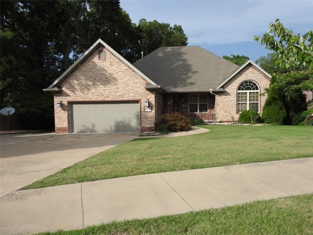 Very Luxurious and Spacious Modern built home, in the heart of Bentonville. 
This home has several over the top amenities that range from High end appliances to an in home movie theater. This is a cooks dream kitchen with built in commercial style appliances. This home also has a built in computer network with wiring and switching throughout the home. This home has all specialty lighting with a master closet you could live in!!!! Its a must see and wont last long at this price.