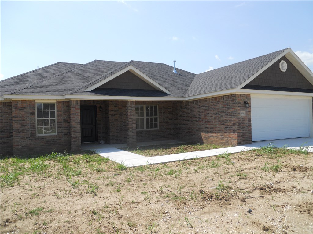 RD Eligible!!!  Really nice all brick home offering a split floor plan in one of Prairie Grove's most popular subdivisions.  Features include hardwood floors in dining room, eat in kitchen, patio and fireplace.  Master has tray ceilings, double vanity, Jacuzzi tub, walk-in shower and huge master closet with built-ins.