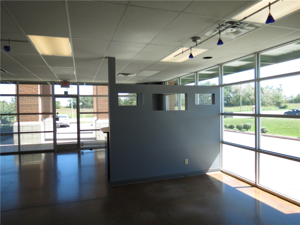 Cottonwood Village Ph I Bentonville - Commercial Lease
