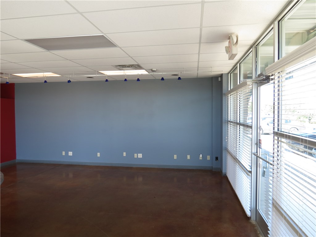 Cottonwood Village Ph I Bentonville - Commercial Lease