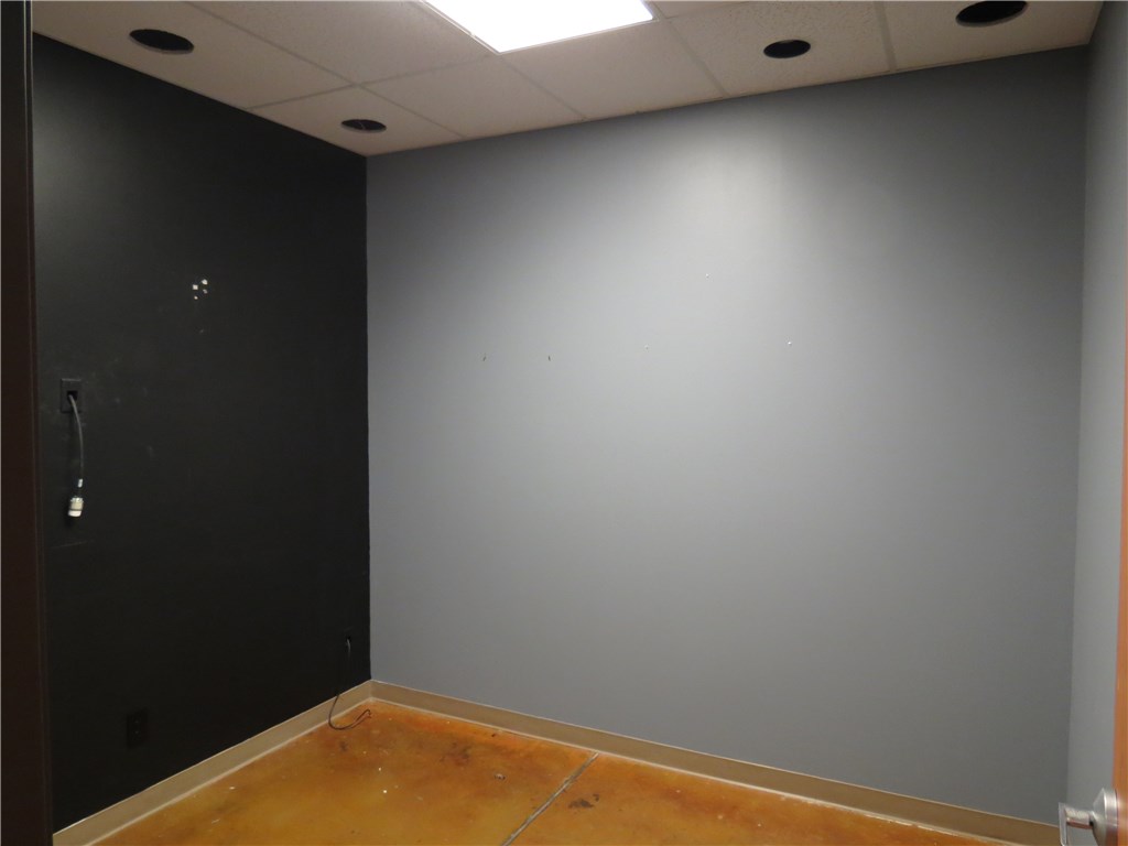 Cottonwood Village Ph I Bentonville - Commercial Lease