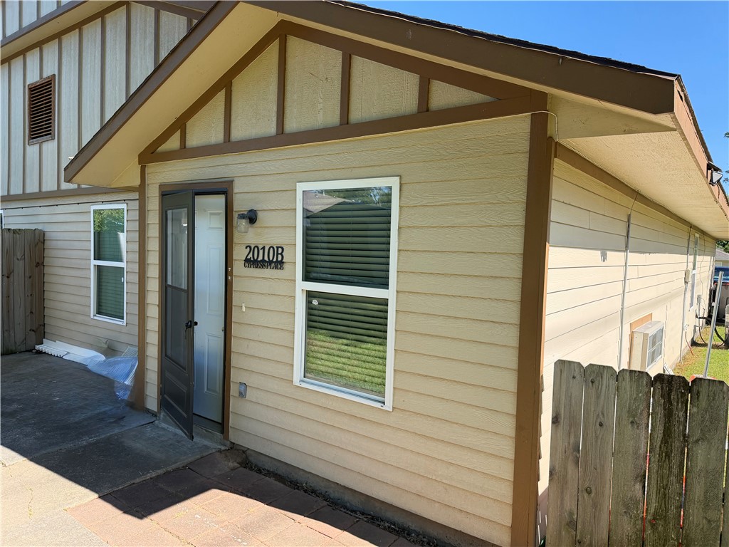 Well, kept one bedroom, one bath apartment in a great location! This property does come with a washer and dryer in the unit as well as a refrigerator. Owner will take care of Lawn care. Tenant is responsible for all utilities and renters insurance is required for the duration of the lease.