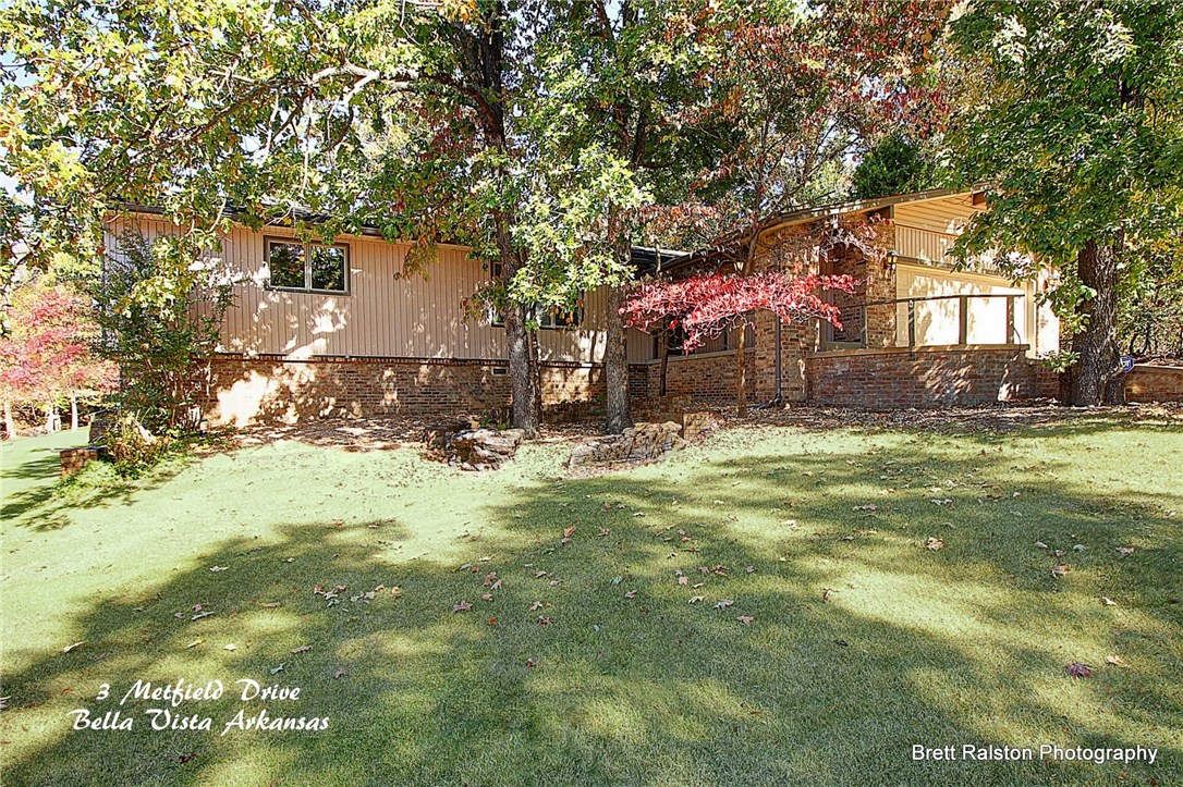 GREAT LOCATION & MOVE-IN READY!Vaulted ceilings with beams in 2 Living areas!Gorgeous Native Stone Fireplace in Family Room-currently gas log & is ducted thru whole house(can be converted back to wood burning) LG Kitchen with abundance of hardwood cabinets & storage. Encasement wood windows with blinds. Bright,Open Floorplan. Level backyard. 600 sqft Basement/Workshop. Close to EVERYTHING - walk to Golf, Pool, Playground.See Attachment for MORE Features. Seller offering $5000 towards buyers closing costs