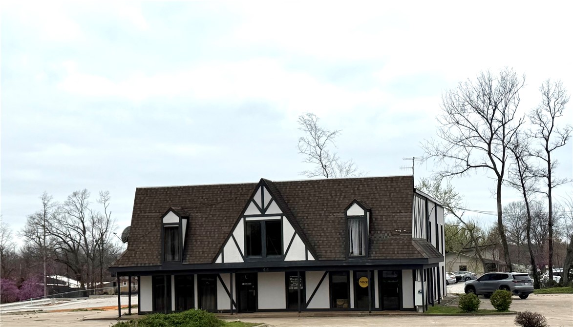 Excellent location on Bentonville's busy N. Walton Blvd with high visibility as thousands of cars pass daily. The office building is on a level lot with parking and easy access. All offices are currently under lease and there is a history of a high occupancy rate. The property has other potential uses in addition to office space.