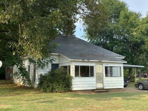 INVESTORS!!!!  This house sits on almost 1 acre with large shade trees.  House does need some updates and a little TLC.  Large kitchen & dining room.  Call today for a showing!